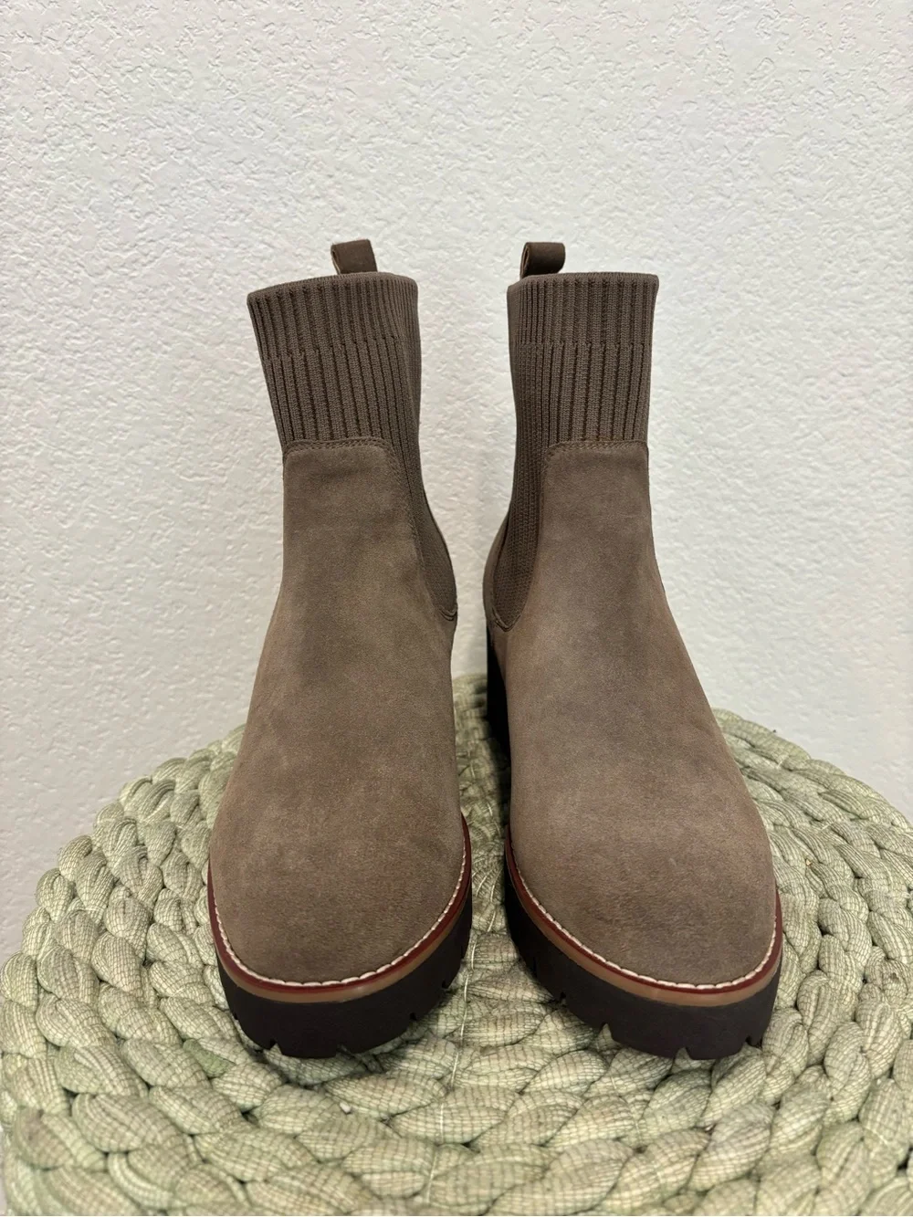 NEW Blondo Darren Waterproof Taupe Suede Chelsea Lug Boots Size 9